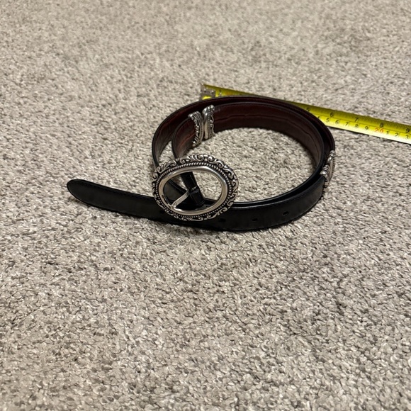 Stylish Black /Brown reversible Belt with Ornate Silver Buckle - Picture 9 of 10